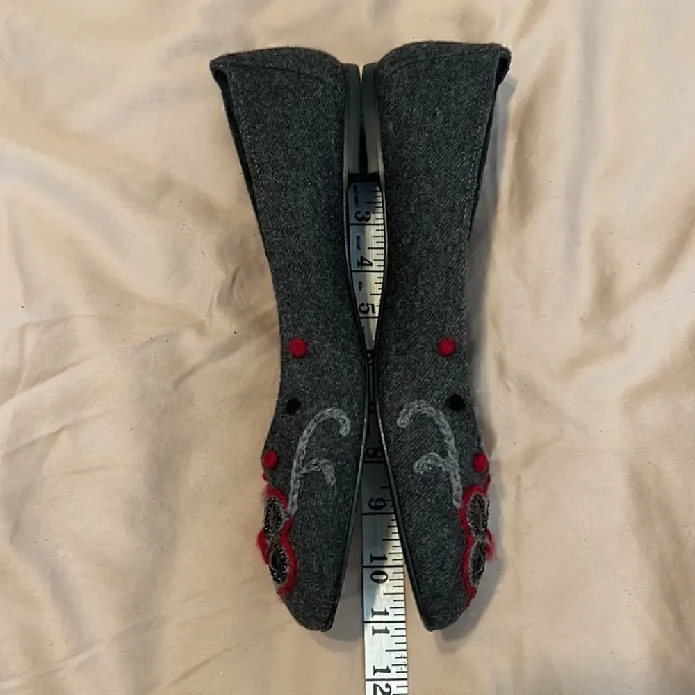 NWOT Stuart Weitzman grey flannel flats with red grey and black embellishments